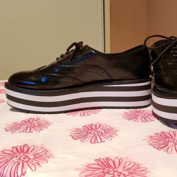 Aldo Wadolia Black+White Patent Platform Sneakers - Picture 5 of 8